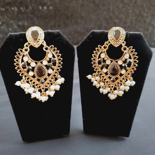 Black Stone Gold Metal Earrings with Dangling Pearls